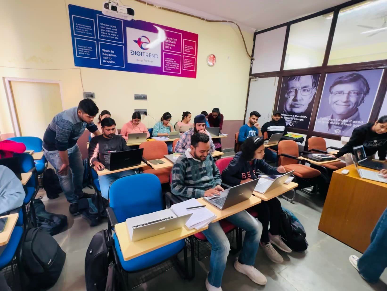 Group of students learning an AI digital marketing course in the classroom of Digitrend.